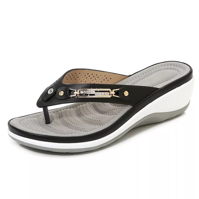 Dam-sandaler med kilklack och metalldetaljer-Footwear for women-Fjallbarn