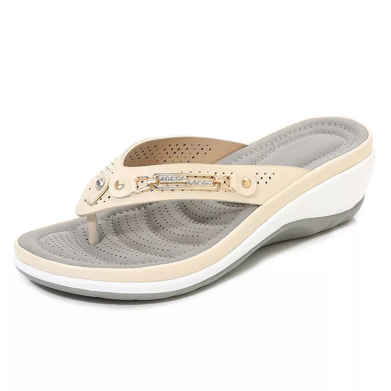 Dam-sandaler med kilklack och metalldetaljer-Footwear for women-Fjallbarn
