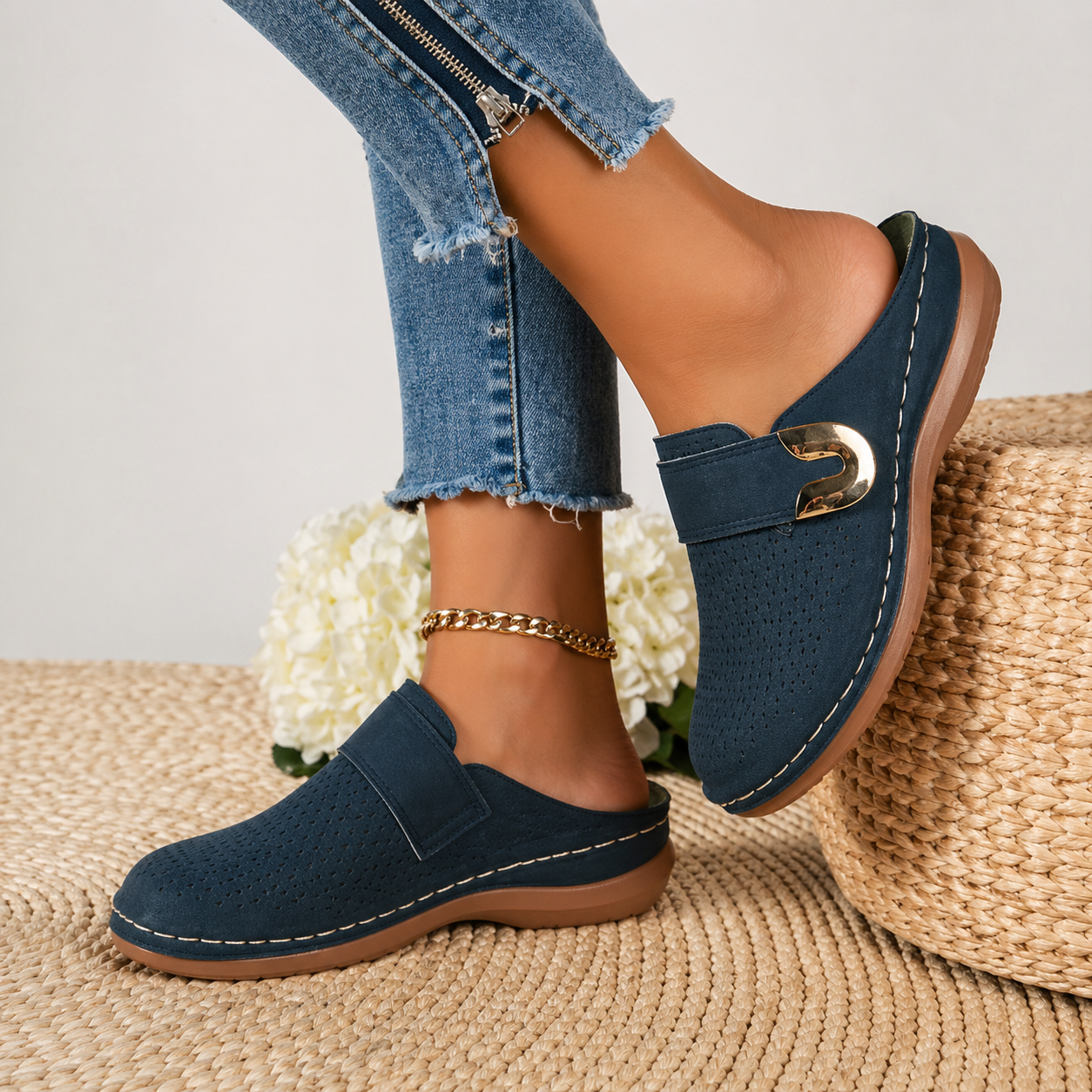 Dam Slip-On Loafers med Spänne och Perforerad Ovandel-Footwear for women-Fjallbarn