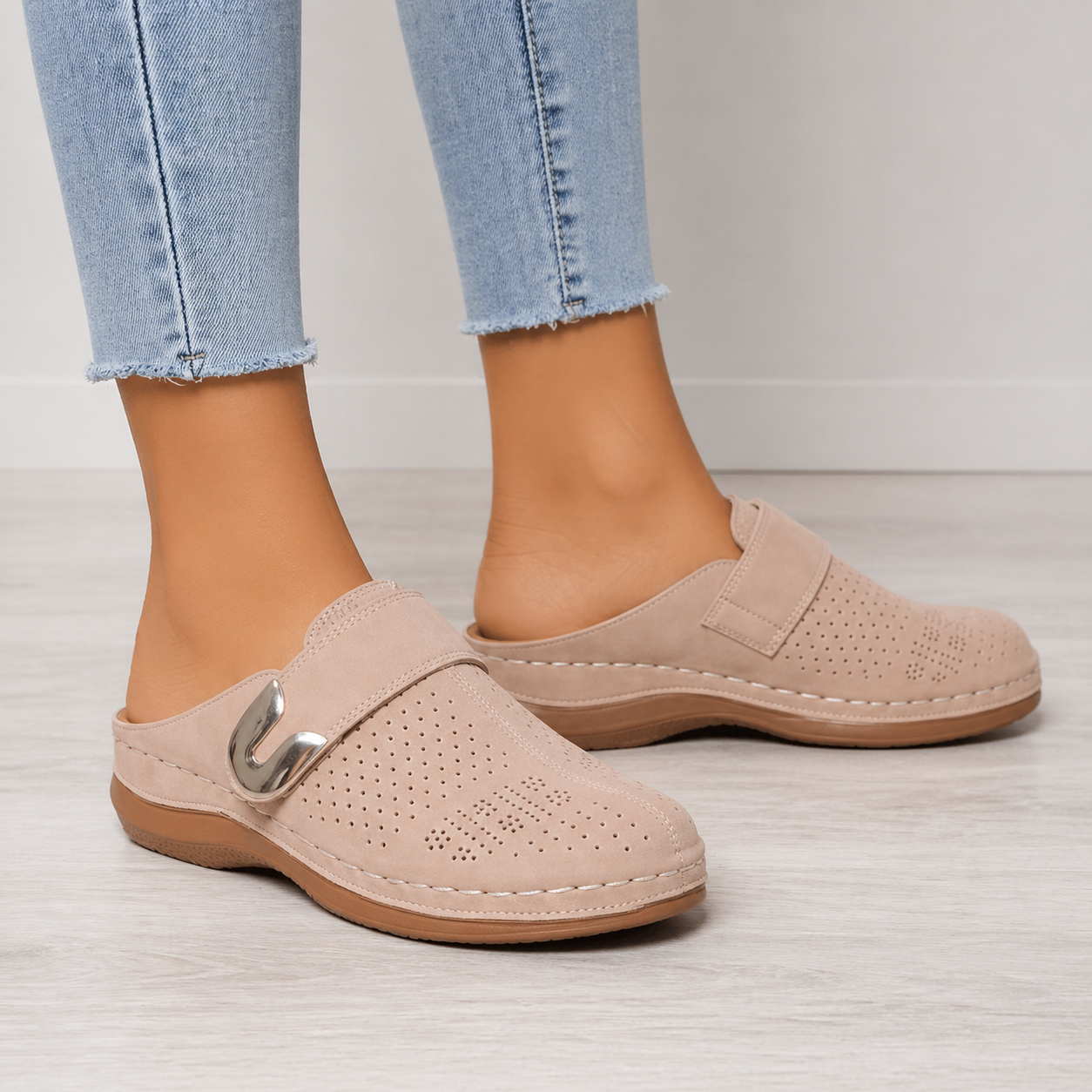 Dam Slip-On Loafers med Spänne och Perforerad Ovandel-Footwear for women-Fjallbarn