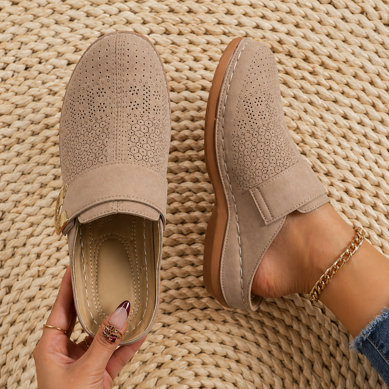 Dam Slip-On Loafers med Spänne och Perforerad Ovandel-Footwear for women-Fjallbarn