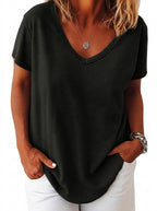Dam T-shirt med V-ringning och sänkta axlar i rymlig modell-T-shirt for women-Fjallbarn