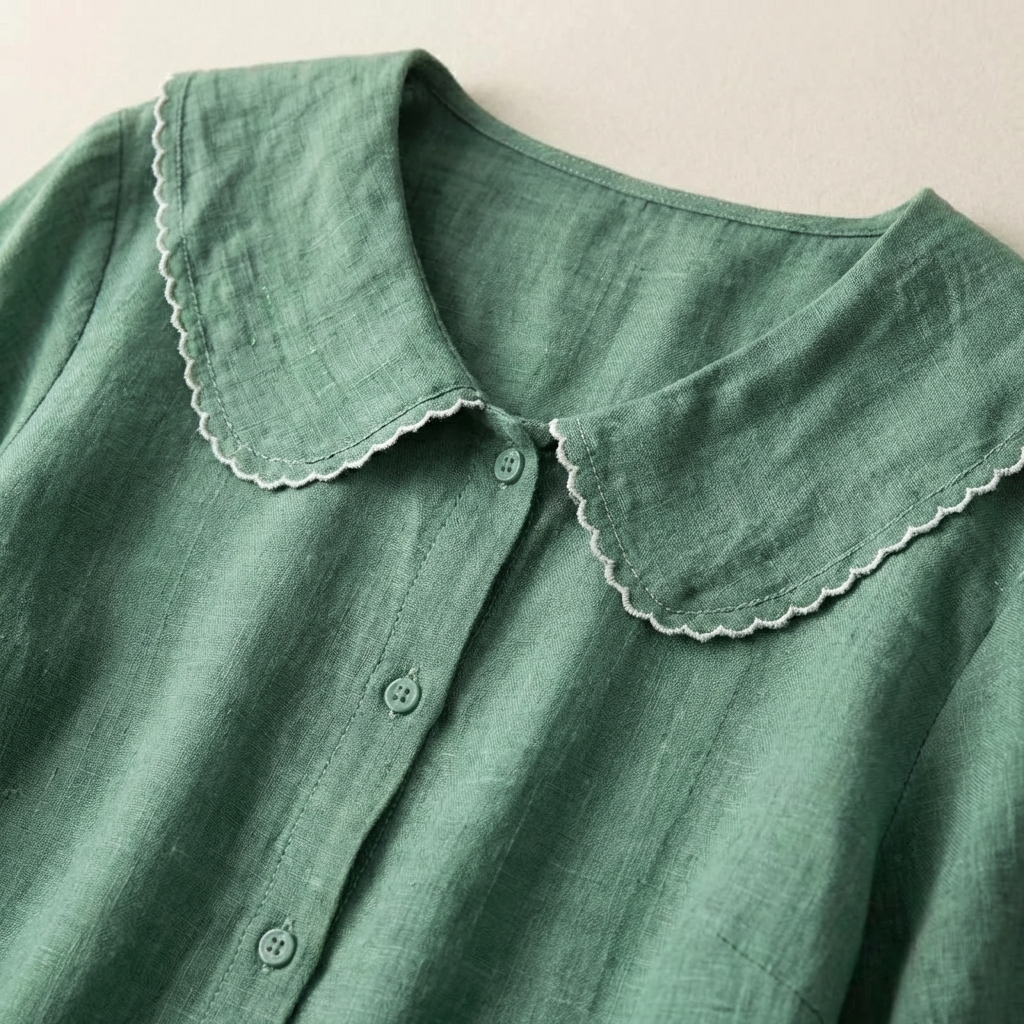 Damblus med knappstängning och rundad krage-Blouse for women-Fjallbarn