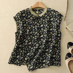 Damblus med kort ärm, blommönster, ståkrage och knappstängning-Blouse for women-Fjallbarn