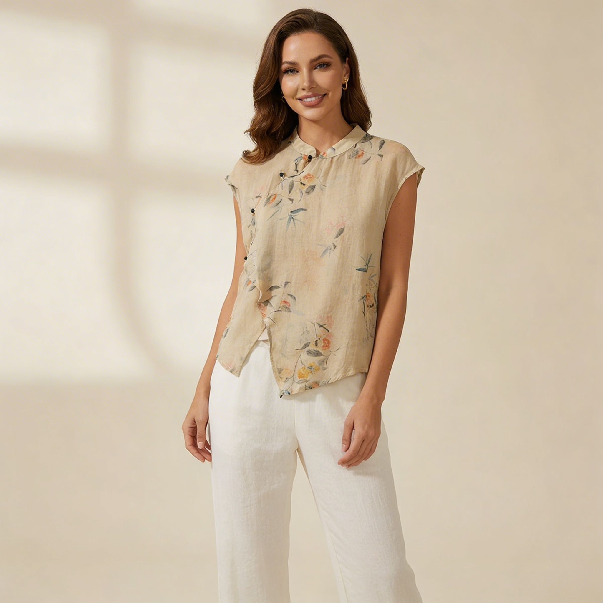 Damblus med kort ärm, blommönster, ståkrage och knappstängning-Blouse for women-Fjallbarn
