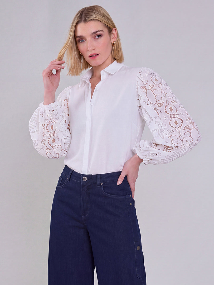 Damblus med spetsärmar och knappar-Blouses for women-Fjallbarn