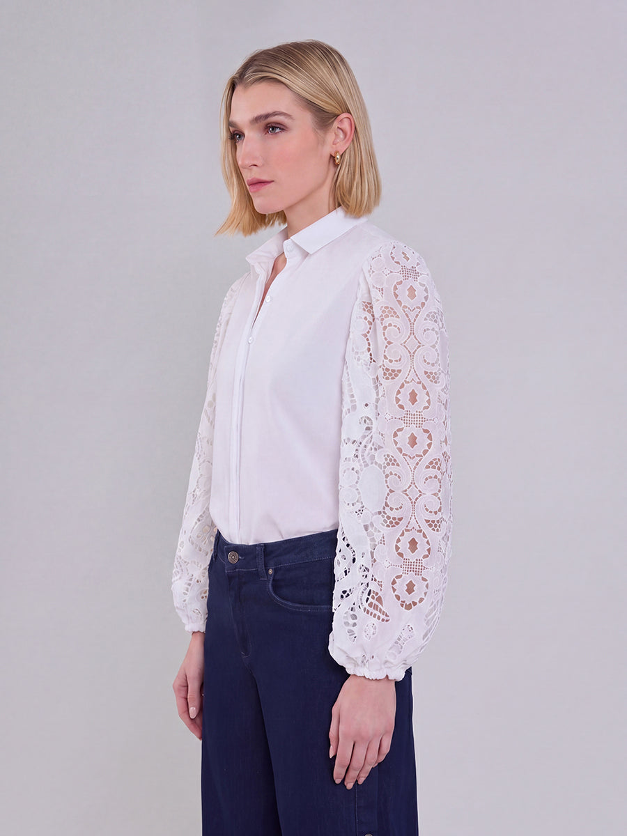 Damblus med spetsärmar och knappar-Blouses for women-Fjallbarn
