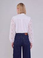 Damblus med spetsärmar och knappar-Blouses for women-Fjallbarn