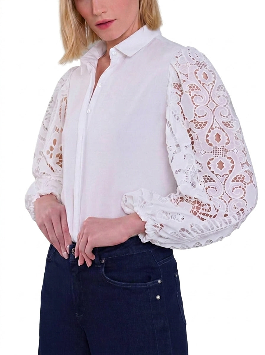Damblus med spetsärmar och knappar-Blouses for women-Fjallbarn