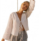Damblus med V-ringning, knytstängning fram och vida ärmar-Blouse for women-Fjallbarn