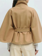 Damcape med ståkrage och knytskärp-Jacket for women-Fjallbarn
