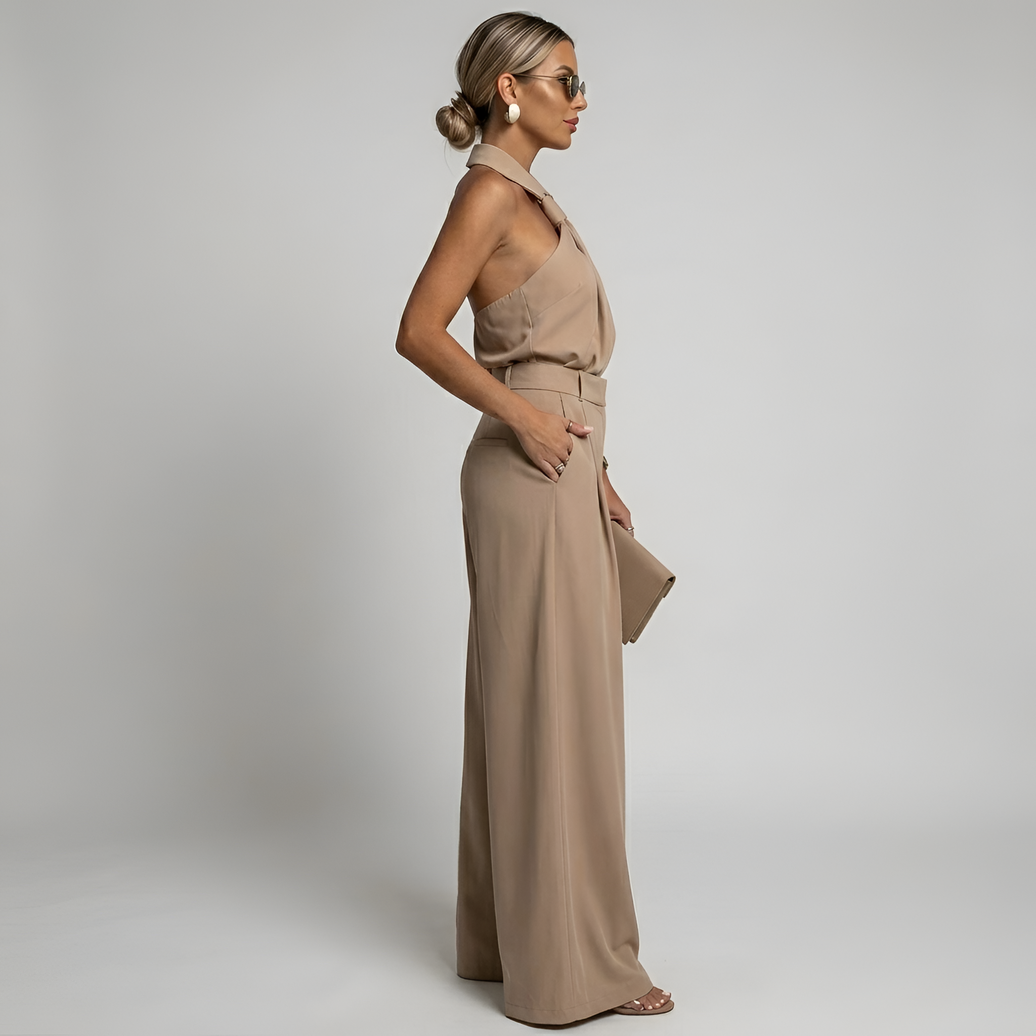 Damernas byxdress med halterneck, krage och vida ben-Jumpsuits for women-Fjallbarn