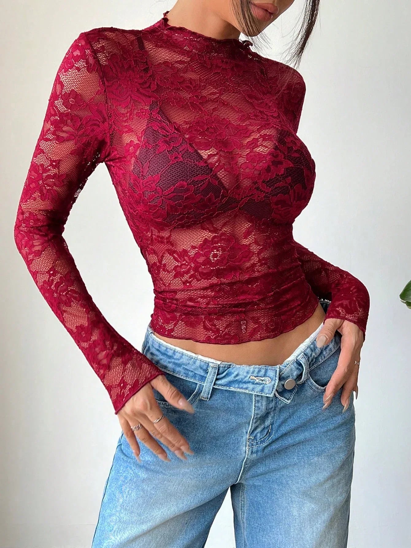 Damernas långärmade spetstopp med hög krage och blommönster-Tops for women-Fjallbarn