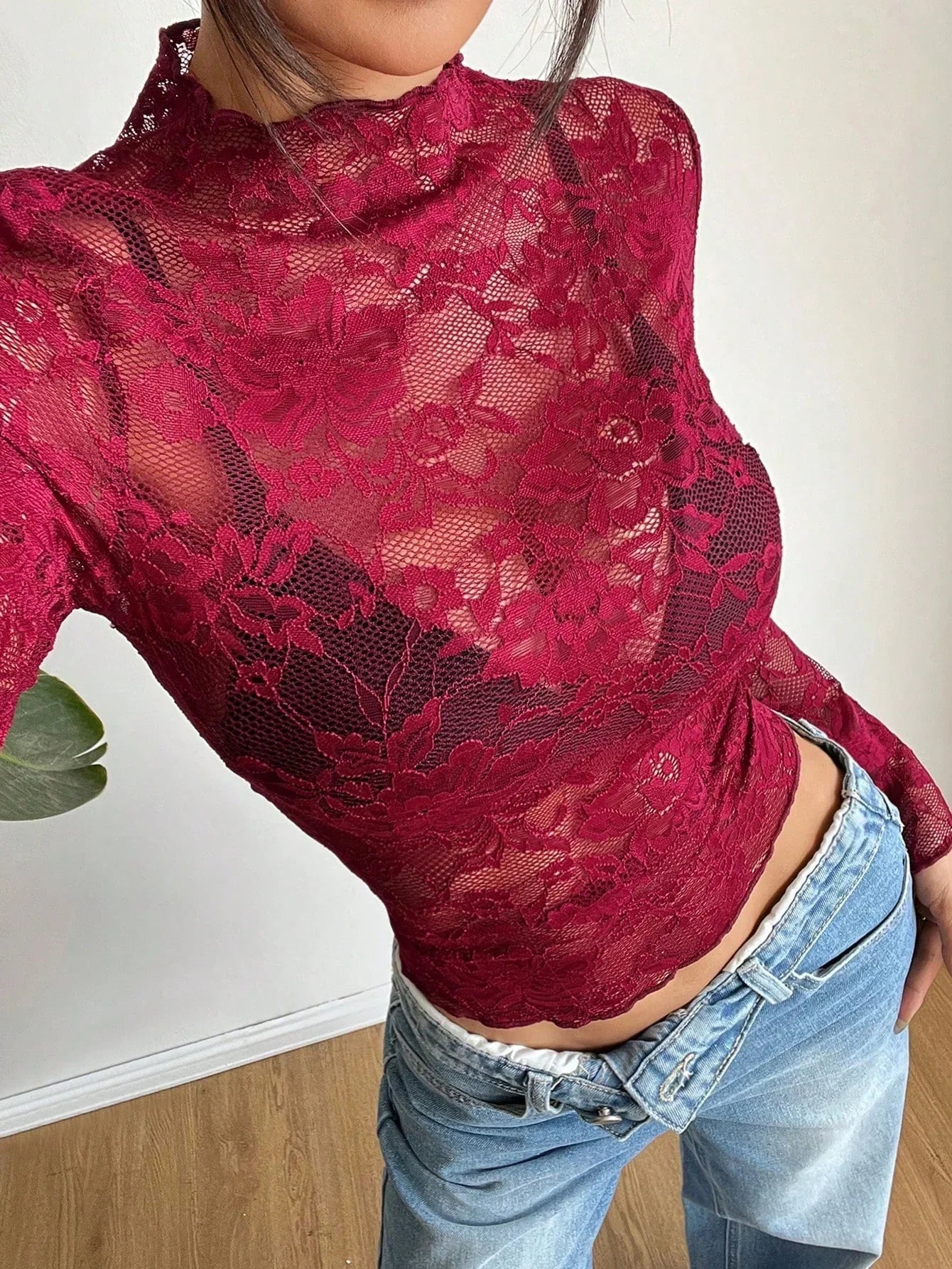 Damernas långärmade spetstopp med hög krage och blommönster-Tops for women-Fjallbarn