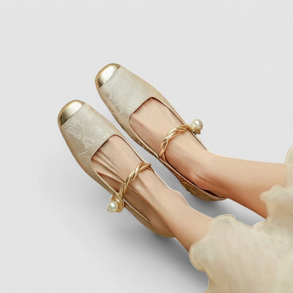 Damernas Mary Jane-skor med mönstrat tyg, tvinnad rem och stenprydd klack-Footwear for women-Fjallbarn