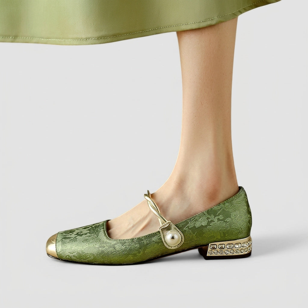 Damernas Mary Jane-skor med mönstrat tyg, tvinnad rem och stenprydd klack-Footwear for women-Fjallbarn