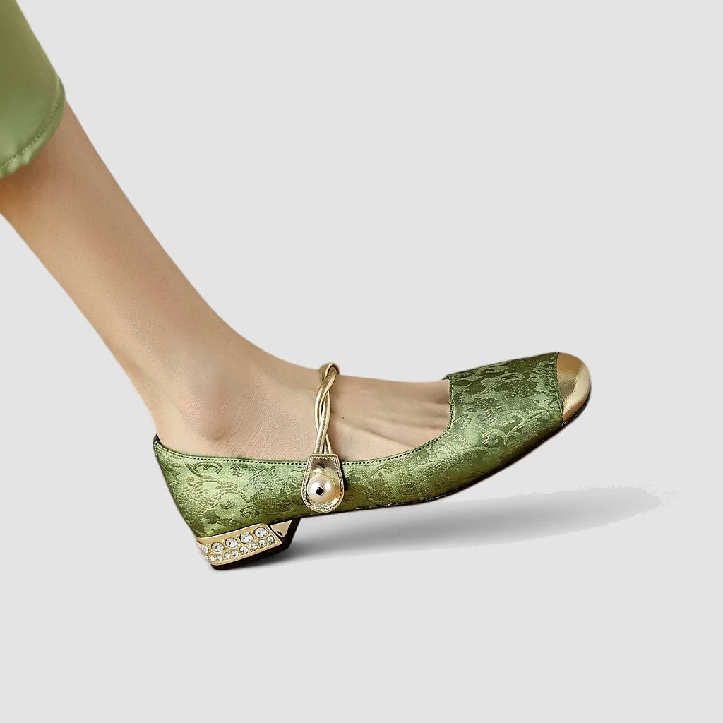 Damernas Mary Jane-skor med mönstrat tyg, tvinnad rem och stenprydd klack-Footwear for women-Fjallbarn