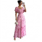 Damernas maxiklänning med blom- och fjärilsmönster, utställda ärmar och rynkad framsida-Maxi Dress-Fjallbarn