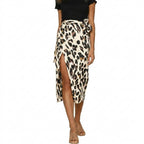 Damernas midikjol i omlottmodell med leopardmönster och sidoslits-Skirt for women-Fjallbarn