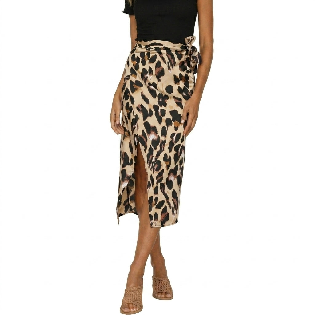 Damernas midikjol i omlottmodell med leopardmönster och sidoslits-Skirt for women-Fjallbarn