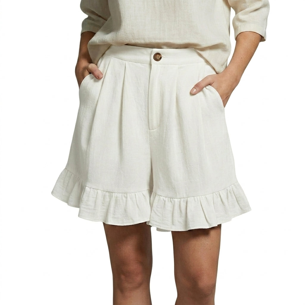 Damernas shorts med hög midja och veckad framsida samt volangkant och sidofickor-Shorts for women-Fjallbarn