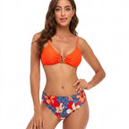 Damernas tredelat bikiniset med mönstrad kimono och vringad överdel med metalldetalj-Swimwear for women-Fjallbarn
