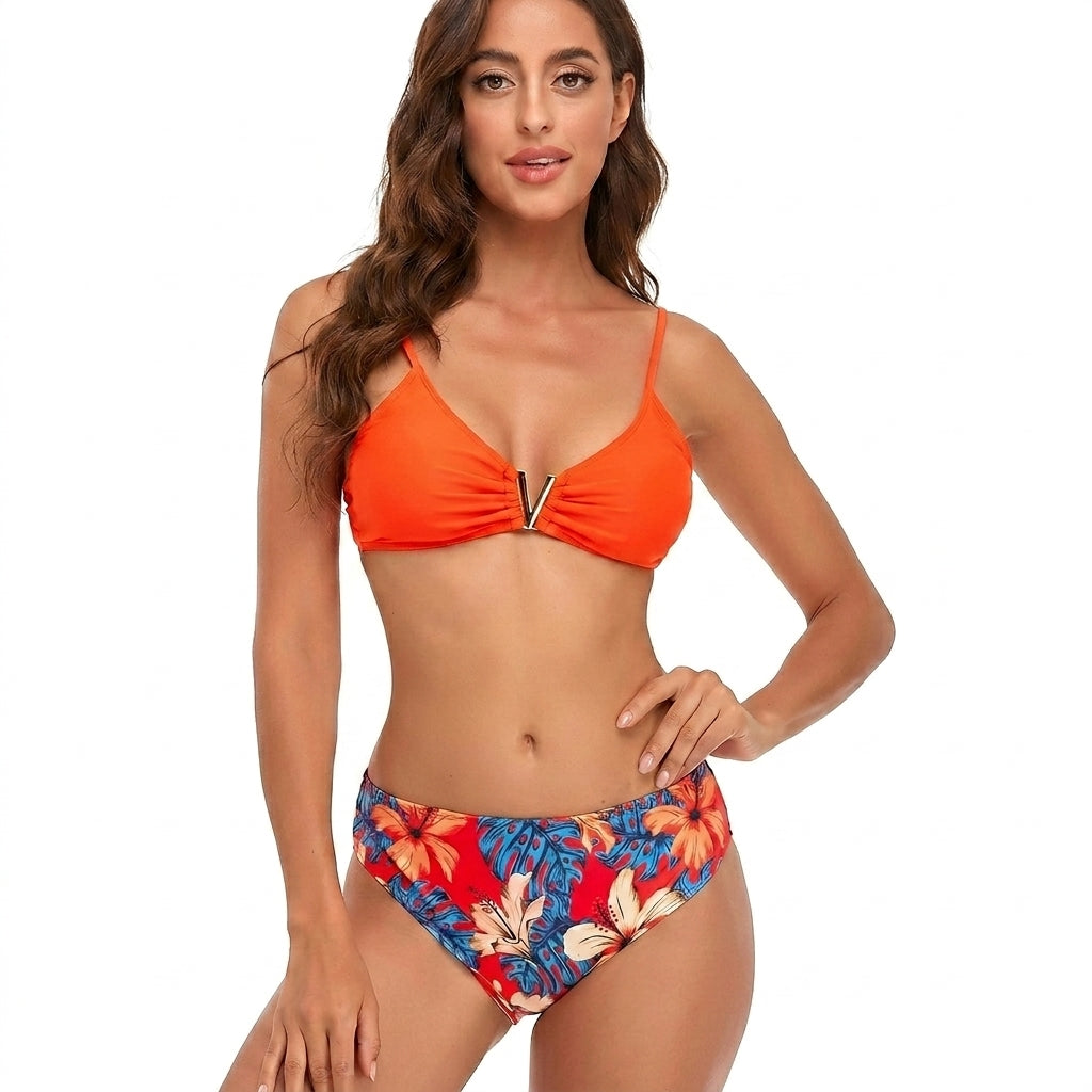 Damernas tredelat bikiniset med mönstrad kimono och vringad överdel med metalldetalj-Swimwear for women-Fjallbarn