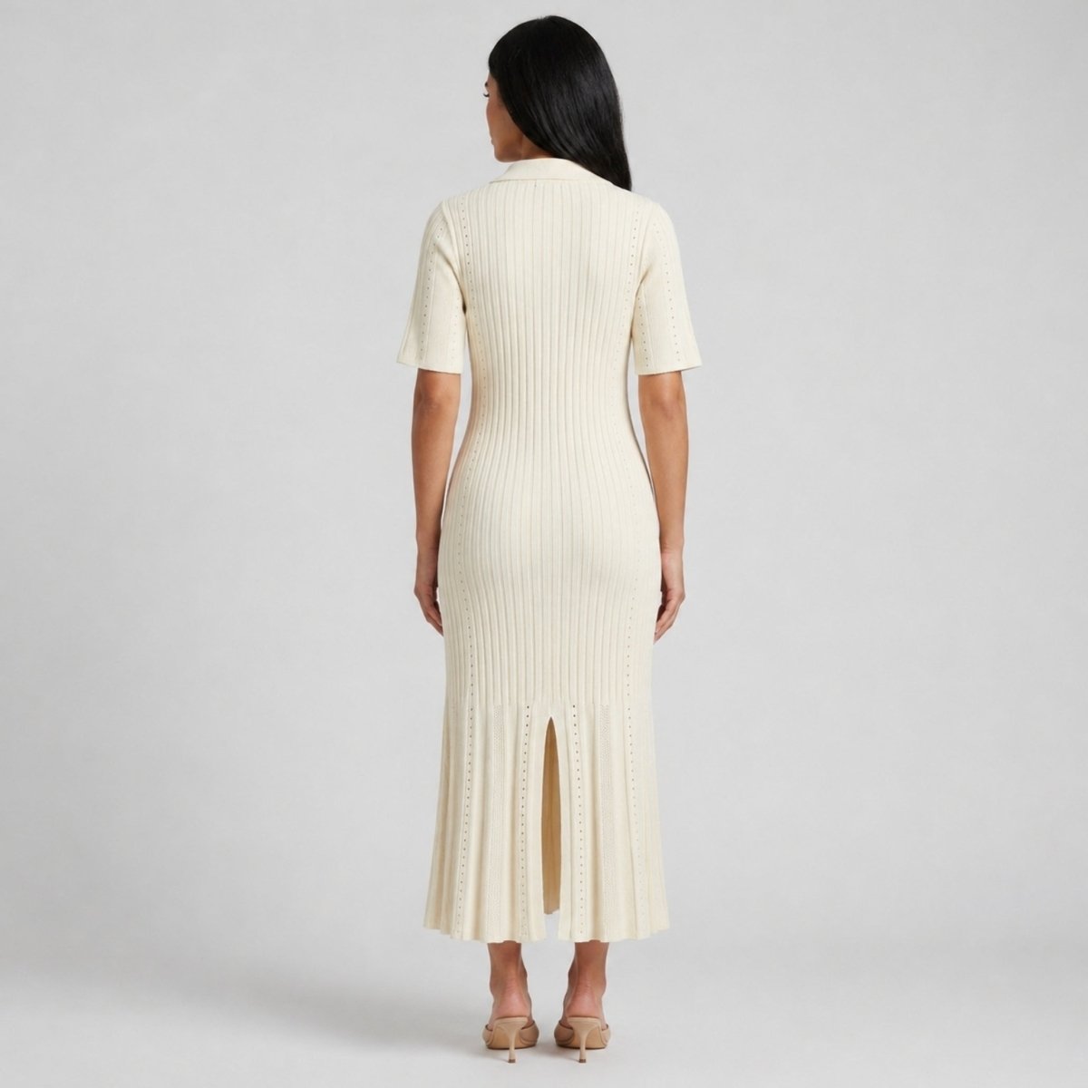 Damklänning i stickad ribbstruktur med krage och knäppning-Midi Dress-Fjallbarn