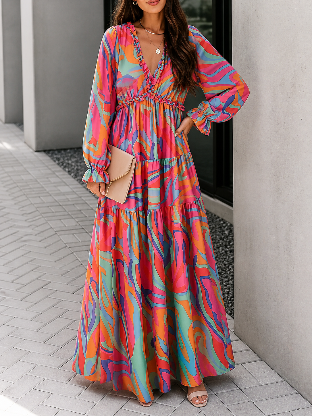 Damklänning maxi med långa ärmar och V-ringning med lagerdelad kjol och blommönster-Maxi Dress-Fjallbarn