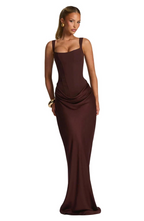 Damlångklänning med strukturerad design och fyrkantig halsringning-Maxi Dress-Fjallbarn