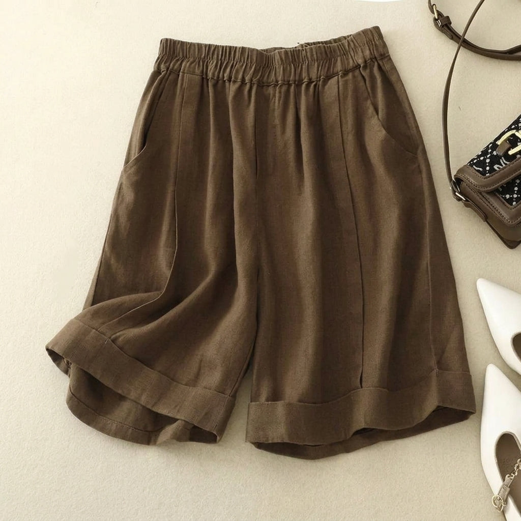 Damshorts med elastisk midja, uppvikta benslut och sidofickor-Shorts for women-Fjallbarn