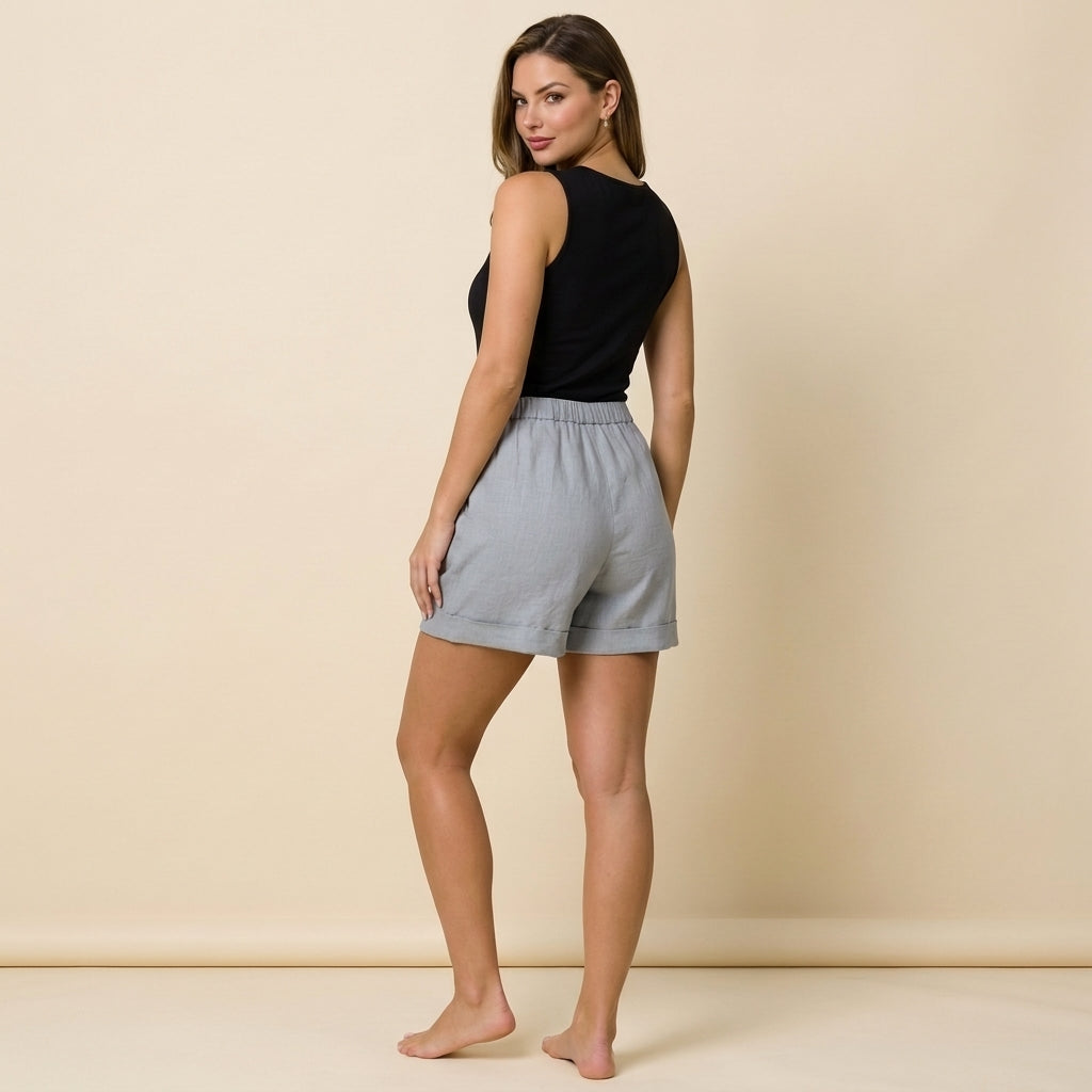 Damshorts med elastisk midja, uppvikta benslut och sidofickor-Shorts for women-Fjallbarn