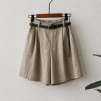 Damshorts med hög midja, veck, bälteshällor och sidofickor-Shorts for women-Fjallbarn