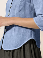 Figursydd linneskjorta med kinakrage för dam-Shirts for women-Fjallbarn