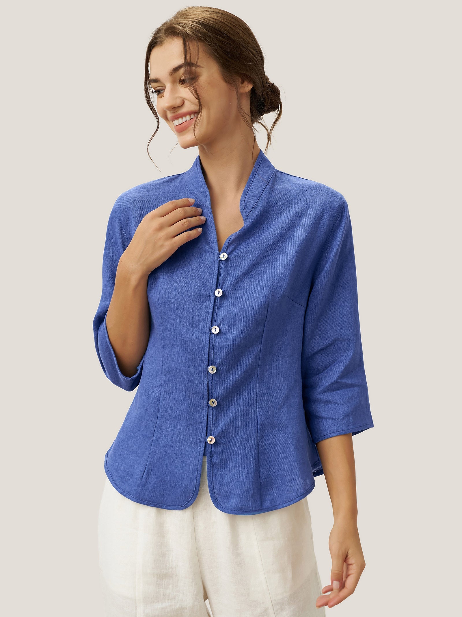 Figursydd linneskjorta med kinakrage för dam-Shirts for women-Fjallbarn