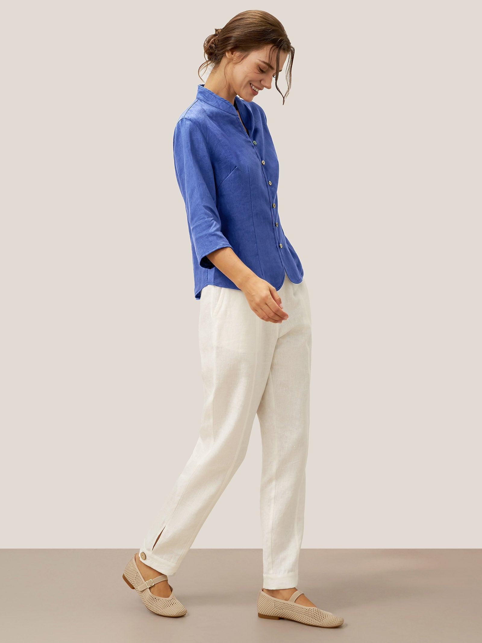 Figursydd linneskjorta med kinakrage för dam-Shirts for women-Fjallbarn