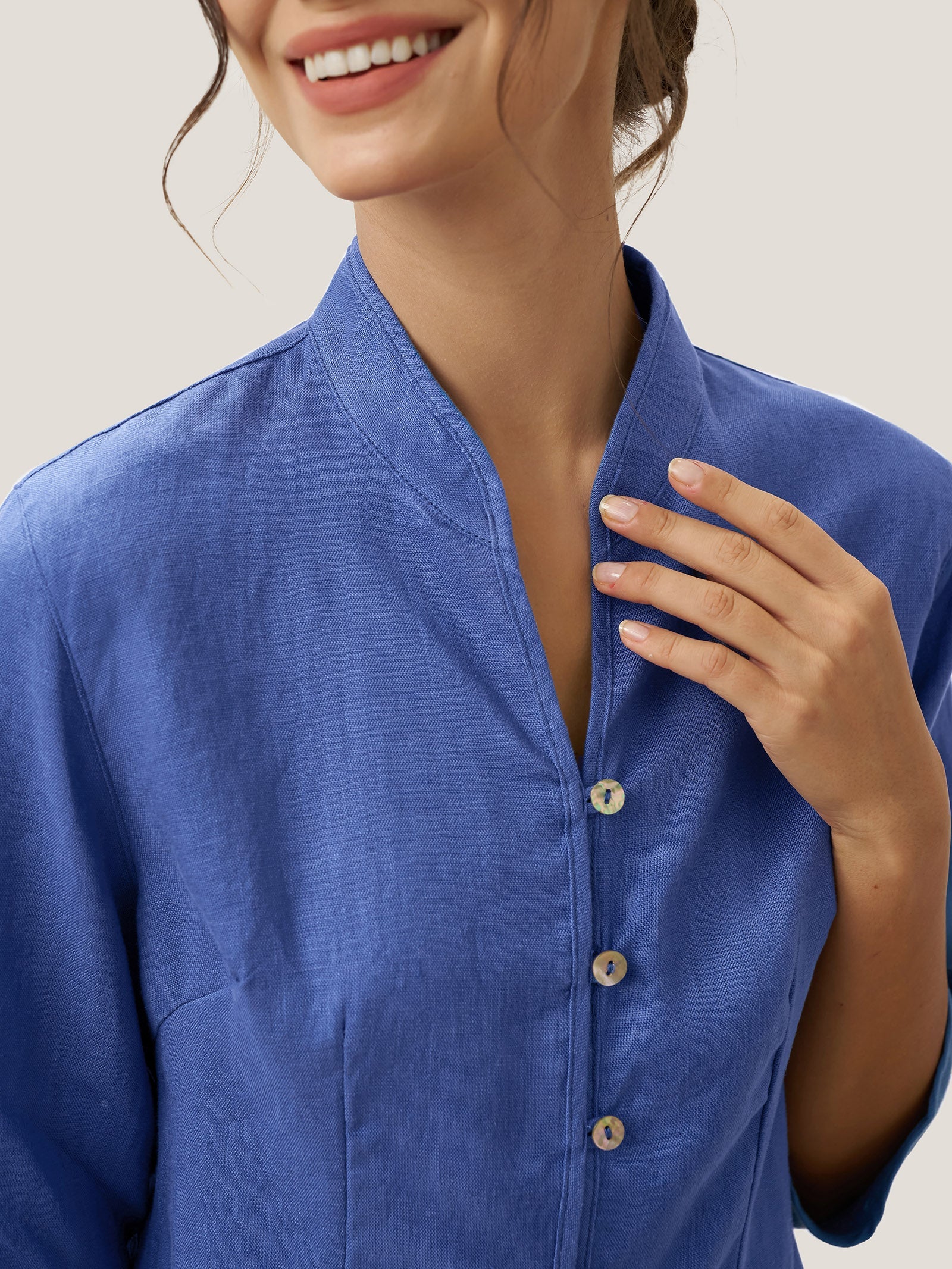 Figursydd linneskjorta med kinakrage för dam-Shirts for women-Fjallbarn