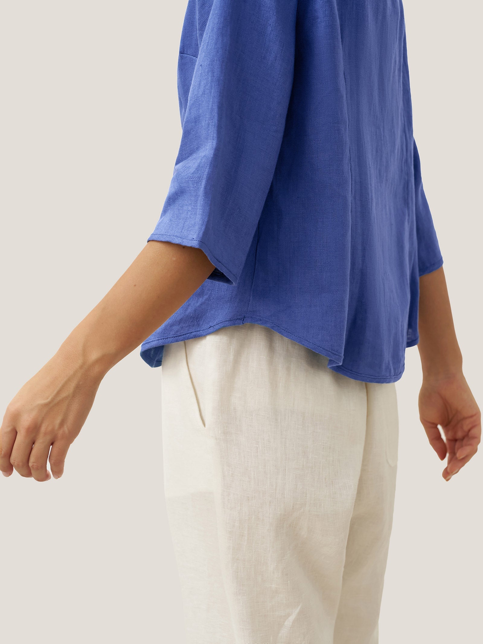 Figursydd linneskjorta med kinakrage för dam-Shirts for women-Fjallbarn