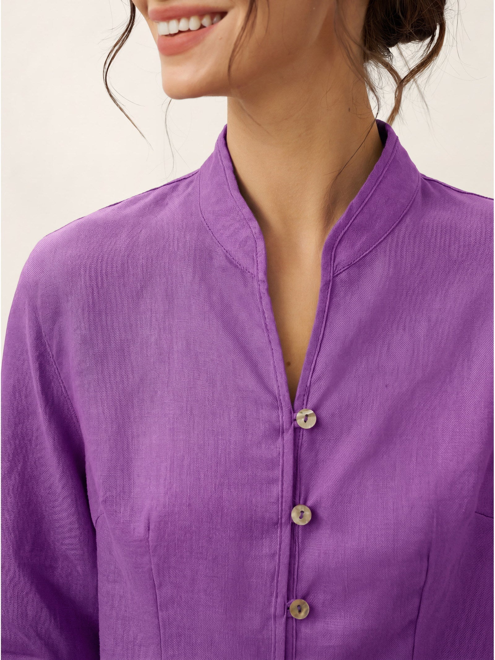 Figursydd linneskjorta med kinakrage för dam-Shirts for women-Fjallbarn