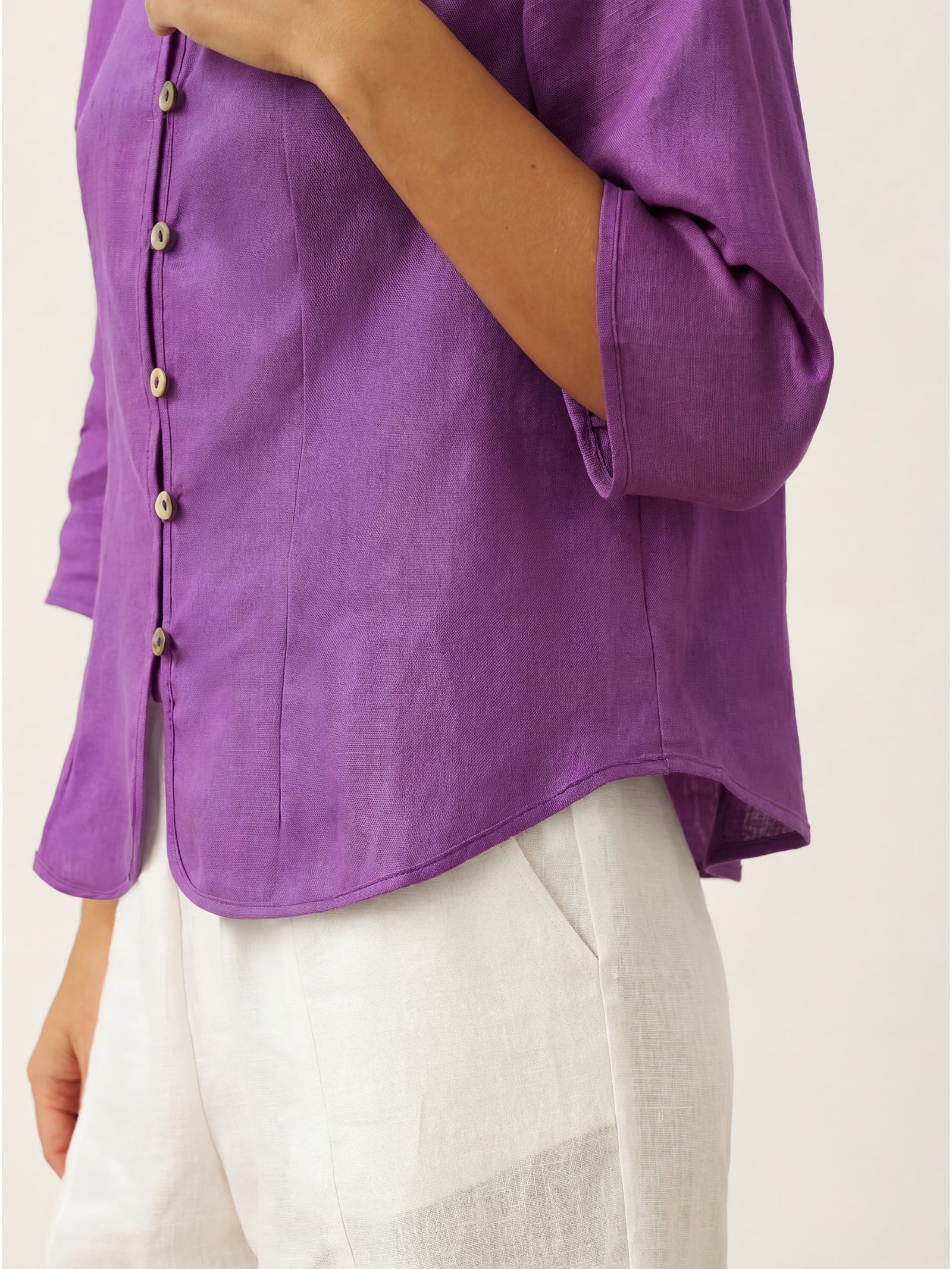 Figursydd linneskjorta med kinakrage för dam-Shirts for women-Fjallbarn
