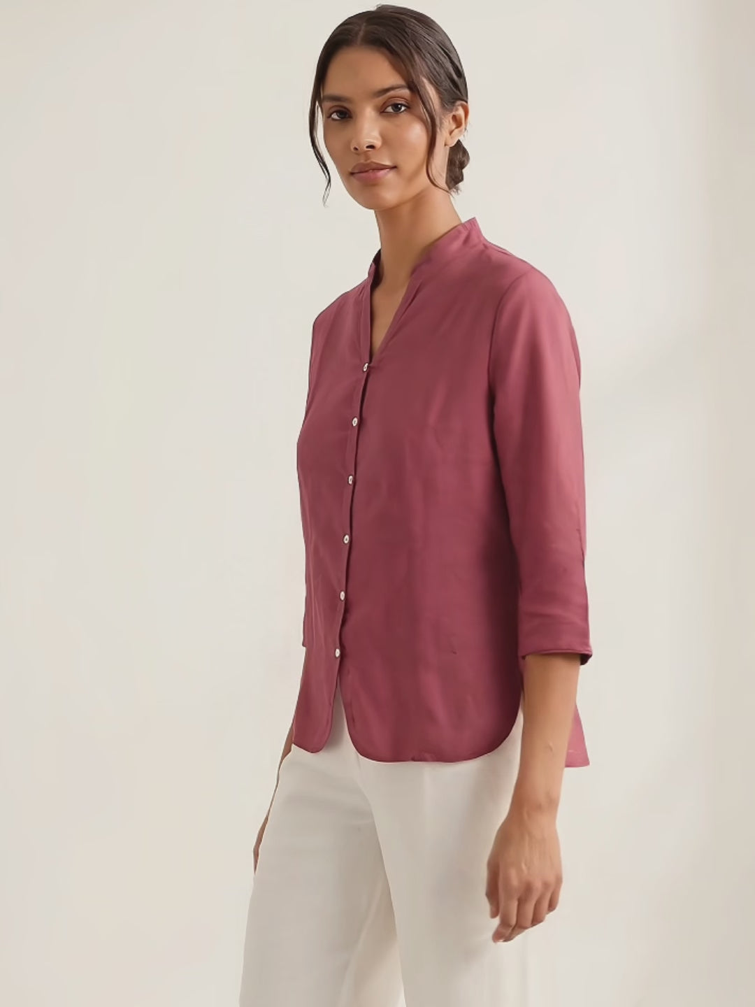 Figursydd linneskjorta med kinakrage för dam-Shirts for women-Fjallbarn