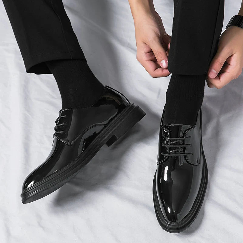 Herr derbyskor med blank yta, snörning och kraftig sula-Dress shoes for men-Fjallbarn