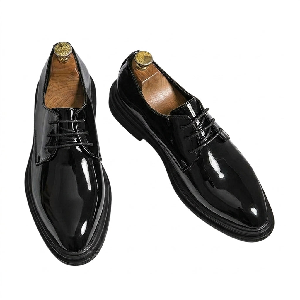 Herr derbyskor med blank yta, snörning och kraftig sula-Dress shoes for men-Fjallbarn