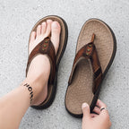 Herr flip-flops med mönstrad fotbädd och remmar med nitar-Footwear for men-Fjallbarn