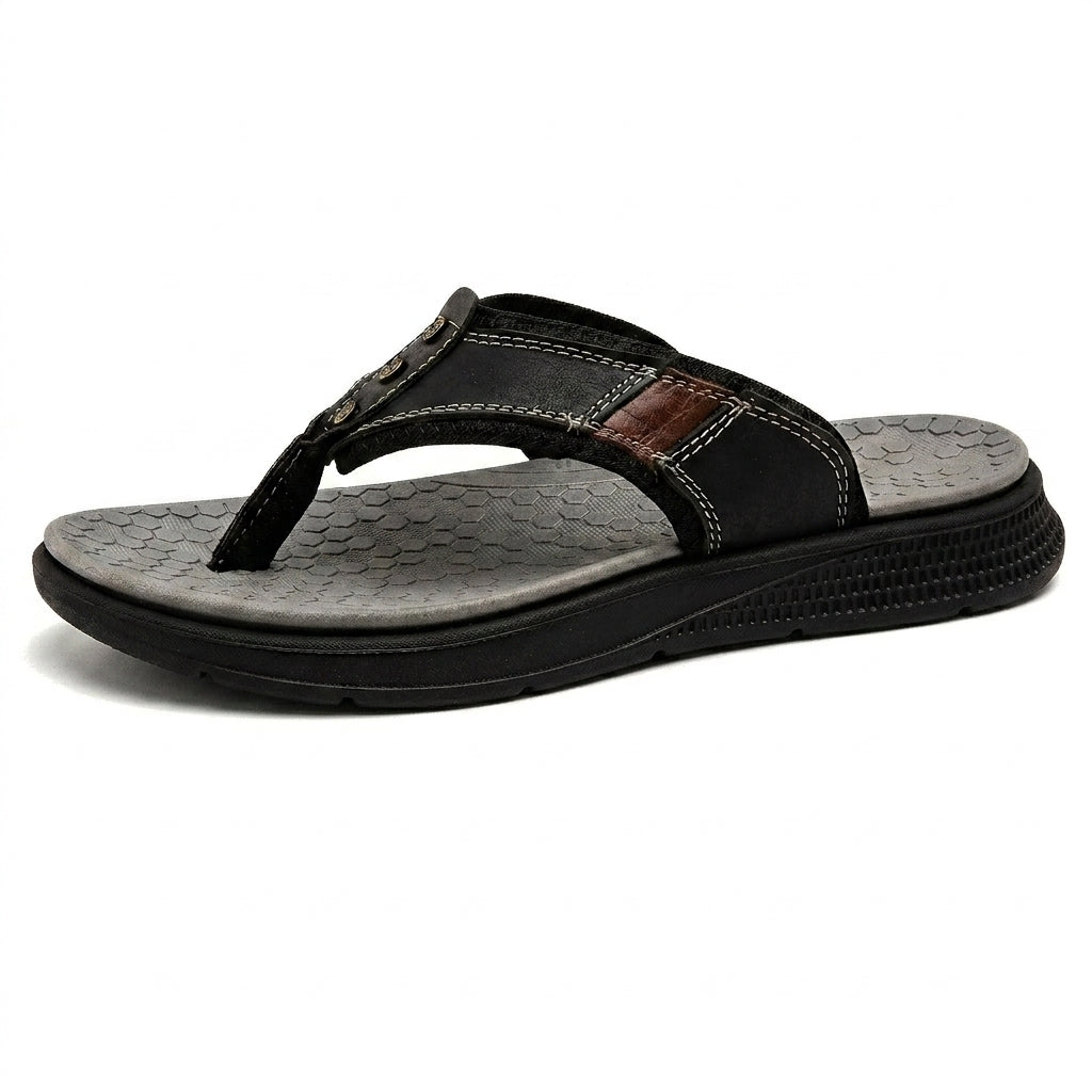 Herr flip-flops med mönstrad fotbädd och remmar med nitar-Footwear for men-Fjallbarn