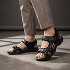 Herr sandaler med tre justerbara remmar och mönstrad yttersula-Footwear for men-Fjallbarn