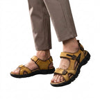 Herr sandaler med tre justerbara remmar och mönstrad yttersula-Footwear for men-Fjallbarn
