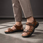 Herr sandaler med tre justerbara remmar och mönstrad yttersula-Footwear for men-Fjallbarn