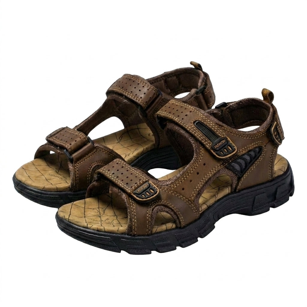 Herr sandaler med tre justerbara remmar och mönstrad yttersula-Footwear for men-Fjallbarn