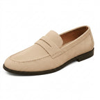 Herrarnas loafers med pennyrem och markerade sömmar och mandelformad tå-Footwear for men-Fjallbarn
